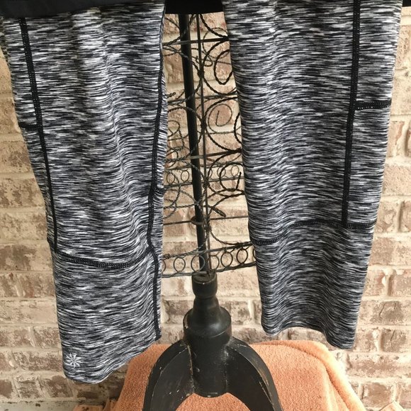 Athleta Skirted 2 In 1 Athletic Electric Placid Leggings Small Black Yog… - Picture 7 of 11